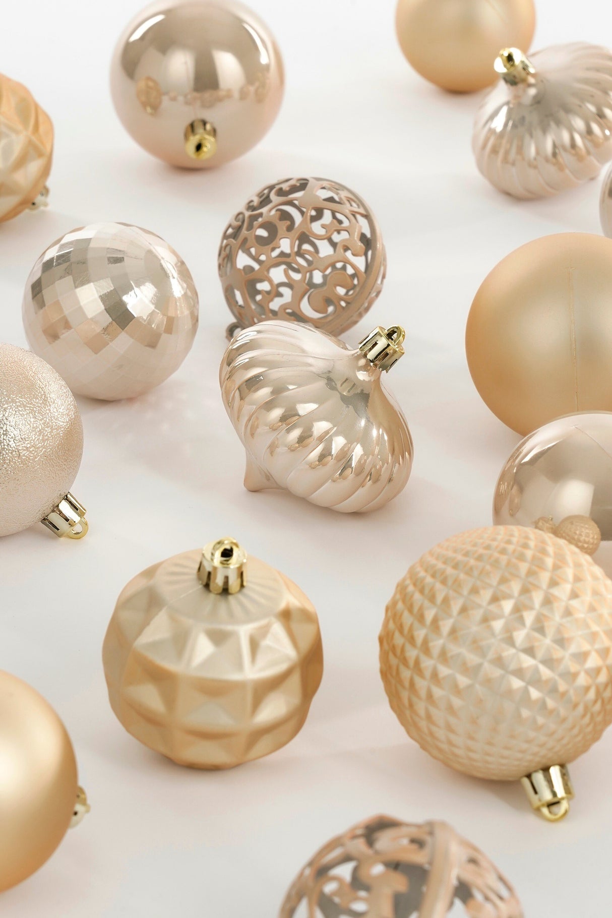 Mica Decorations Kerstballen Set - 60 Stuks - Ø7 cm - maximondo