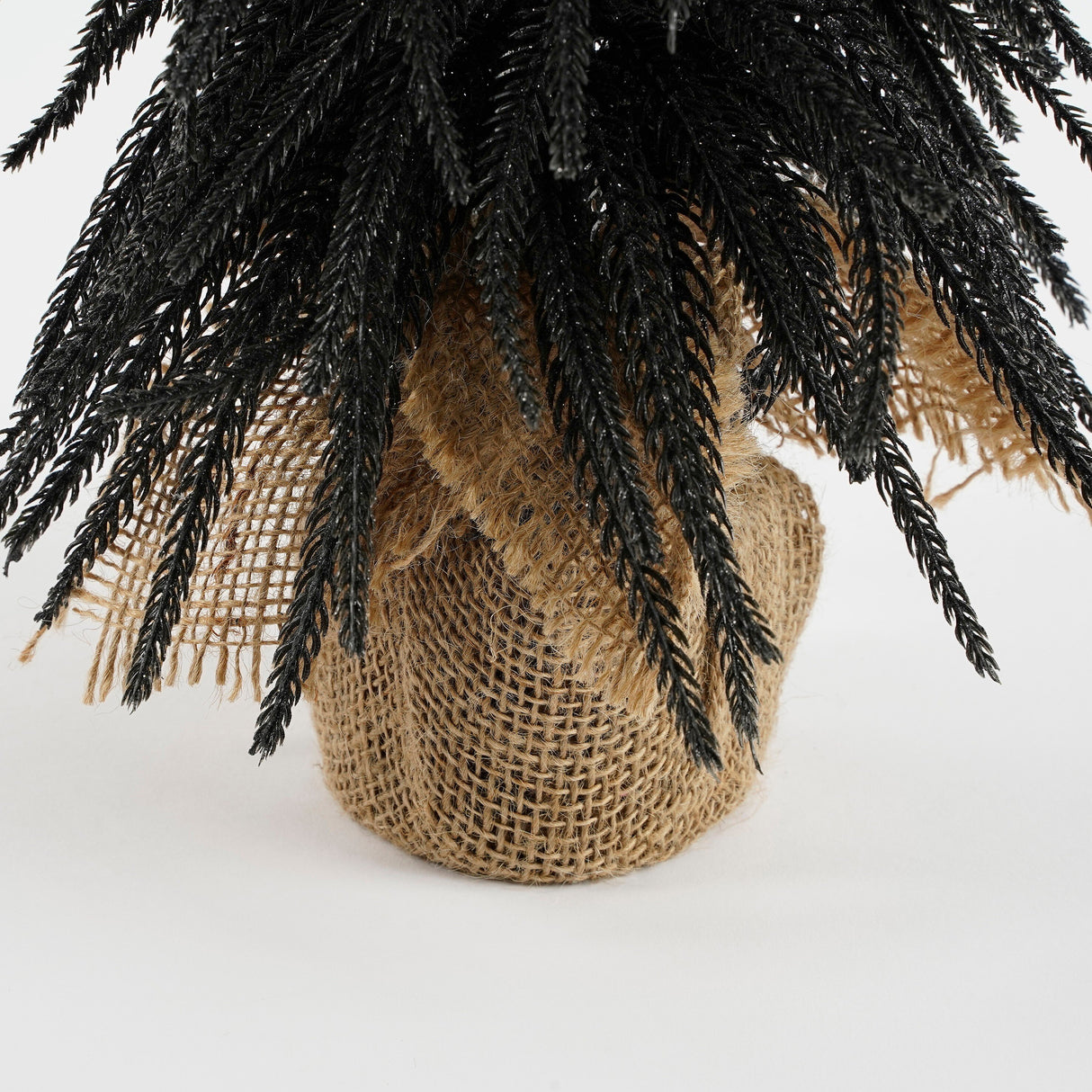 House of Seasons Kerstboom met burlap zwart TIPS 256 - h45xd25cm - maximondo